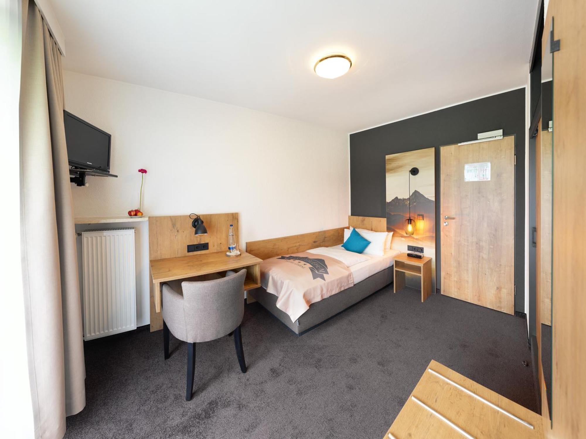 Single Room with Balcony,1596937394:JPEG